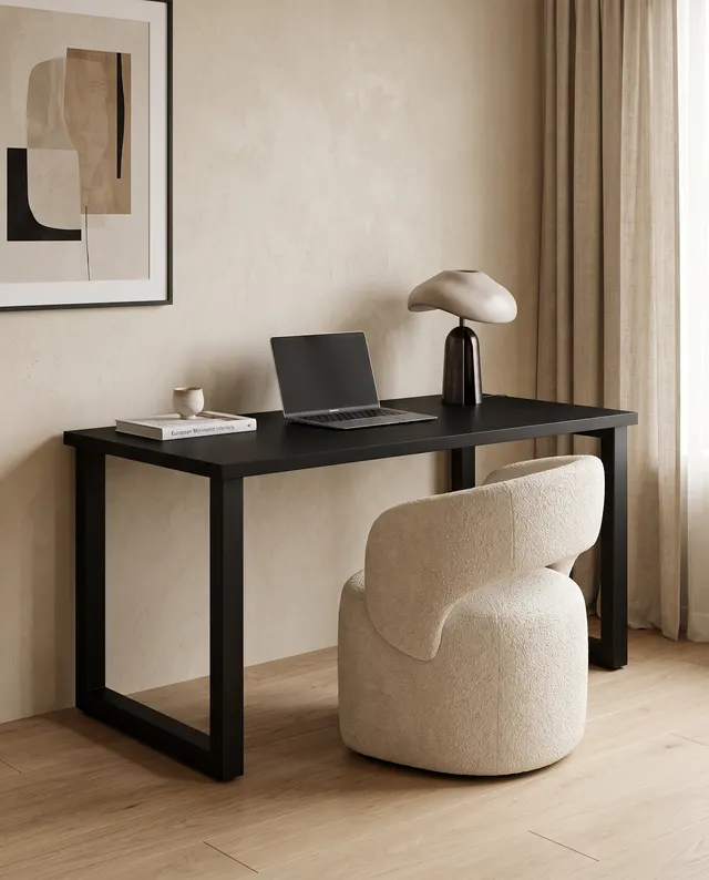 Escritorio a medida con patas rectangulares negras y la tapa en melamina Negro