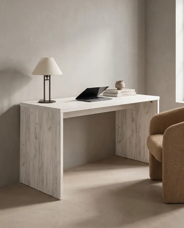 Escritorio a medida con patas de tablero y la tapa en melamina Roble White Kraft