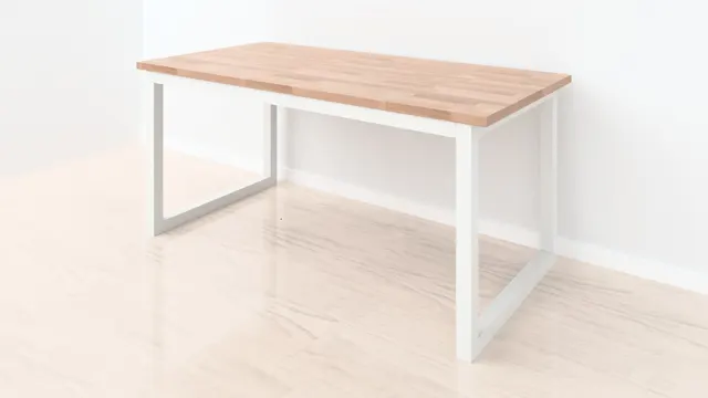Escritorio de haya maciza barnizada natural de 160 × 80 cm con patas rectangulares blancas