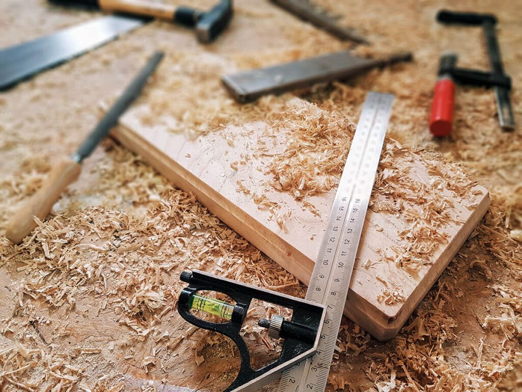 Corte y canteo de listones de madera de pino a medida Corte y canteo de listones de madera de pino a medida